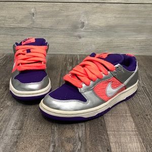 Women’s Nike Dunk Low size 6